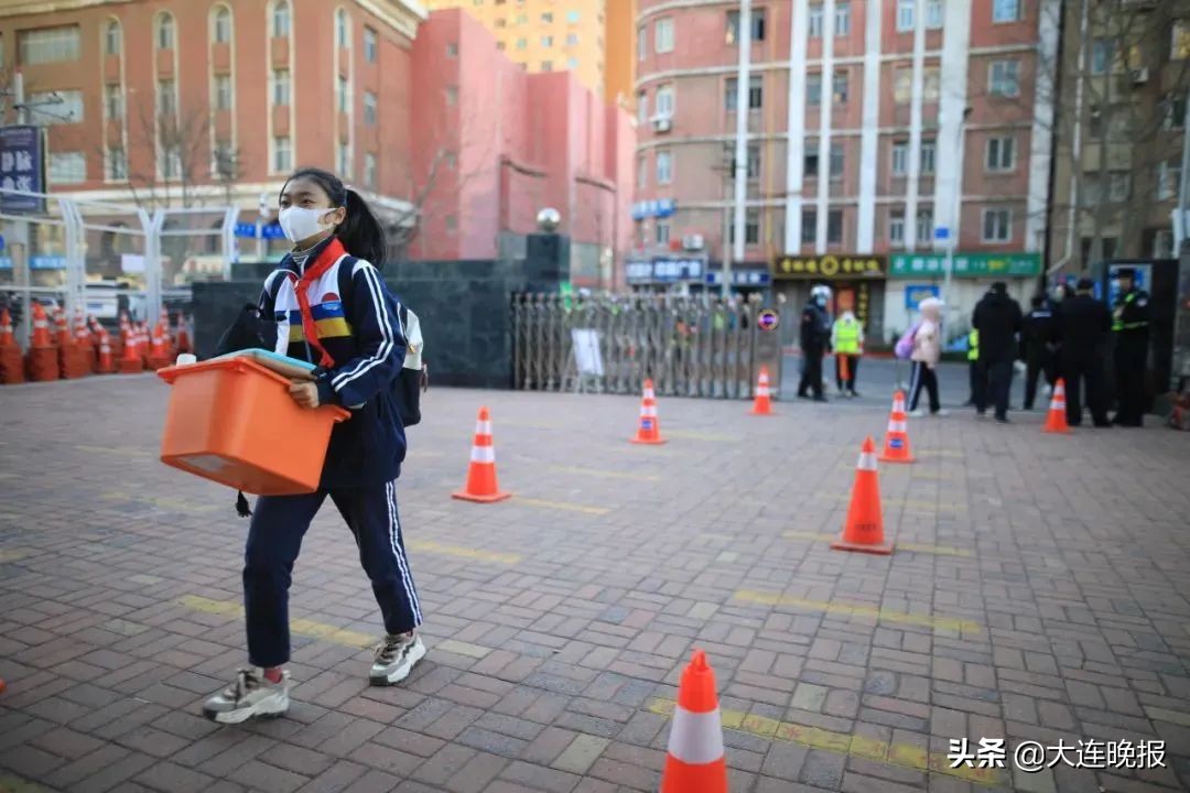 太阳当空照花儿对我笑儿童歌曲,太阳当空照花儿对我笑