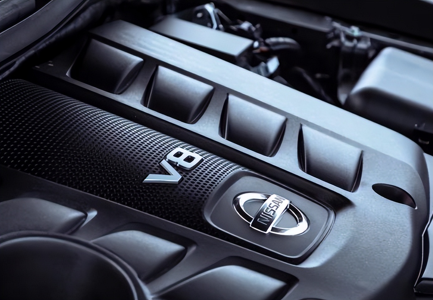 途乐跟陆巡综合对比尺寸,途乐和陆巡最大的区别