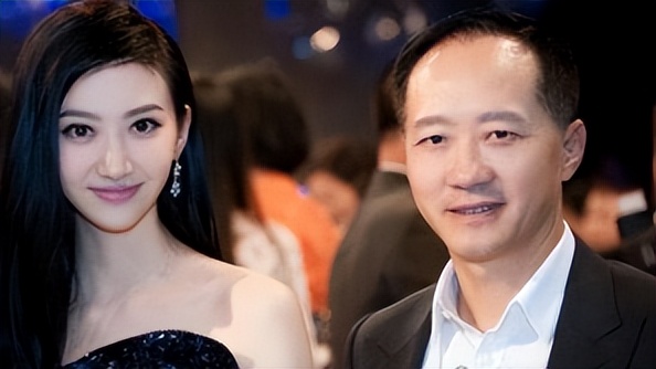 背景成谜景甜：坐拥3.5亿豪宅，拒绝张继科被金主强捧十年不红