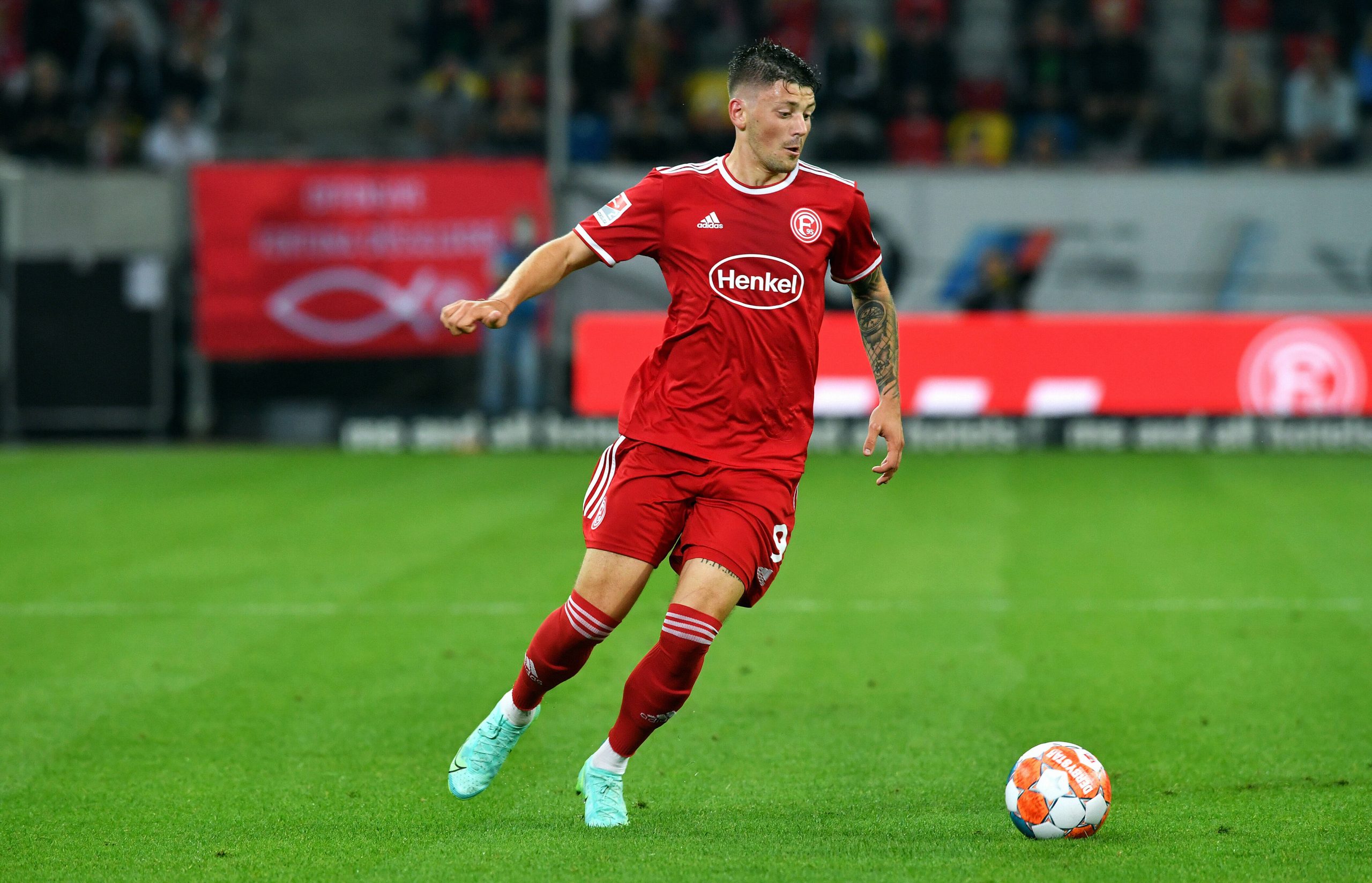 本赛季独造24球，刷出两双数据，26岁的波兰国脚要重返德甲！