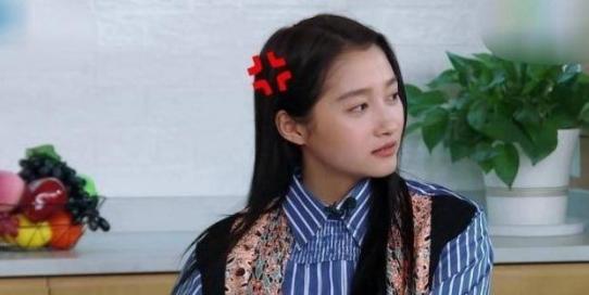 鹿晗关晓彤自交往以来备受争议,鹿晗关晓彤公开恋情前的回顾