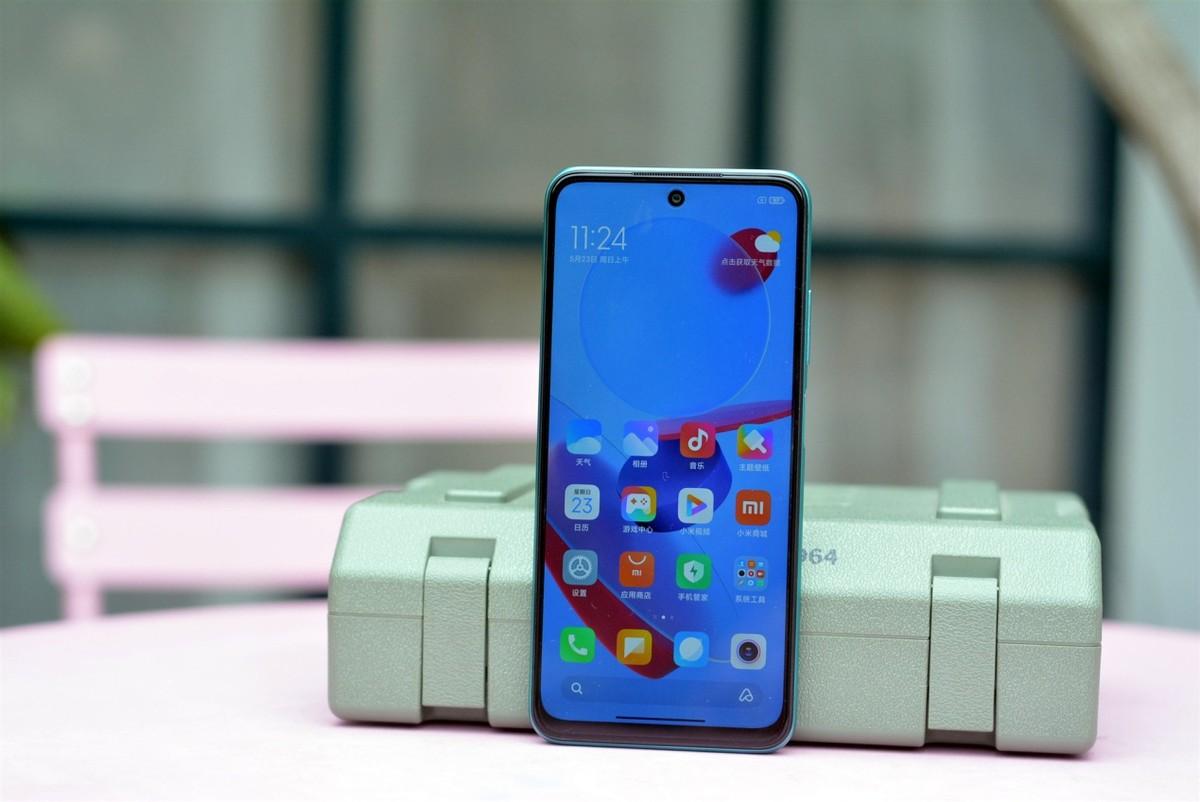 现在买手机推荐买哪款性价比高,目前买手机哪一款最合适