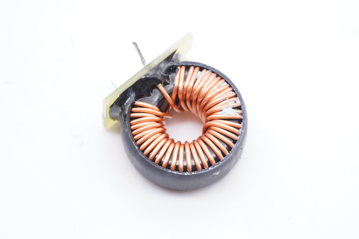 4C1A五个口，总功率达230W，华科生230W桌面充拆解