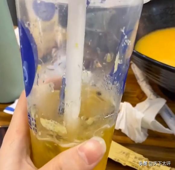 女子在奶茶中发现指甲刀后续,女子点奶茶喝出牙签视频
