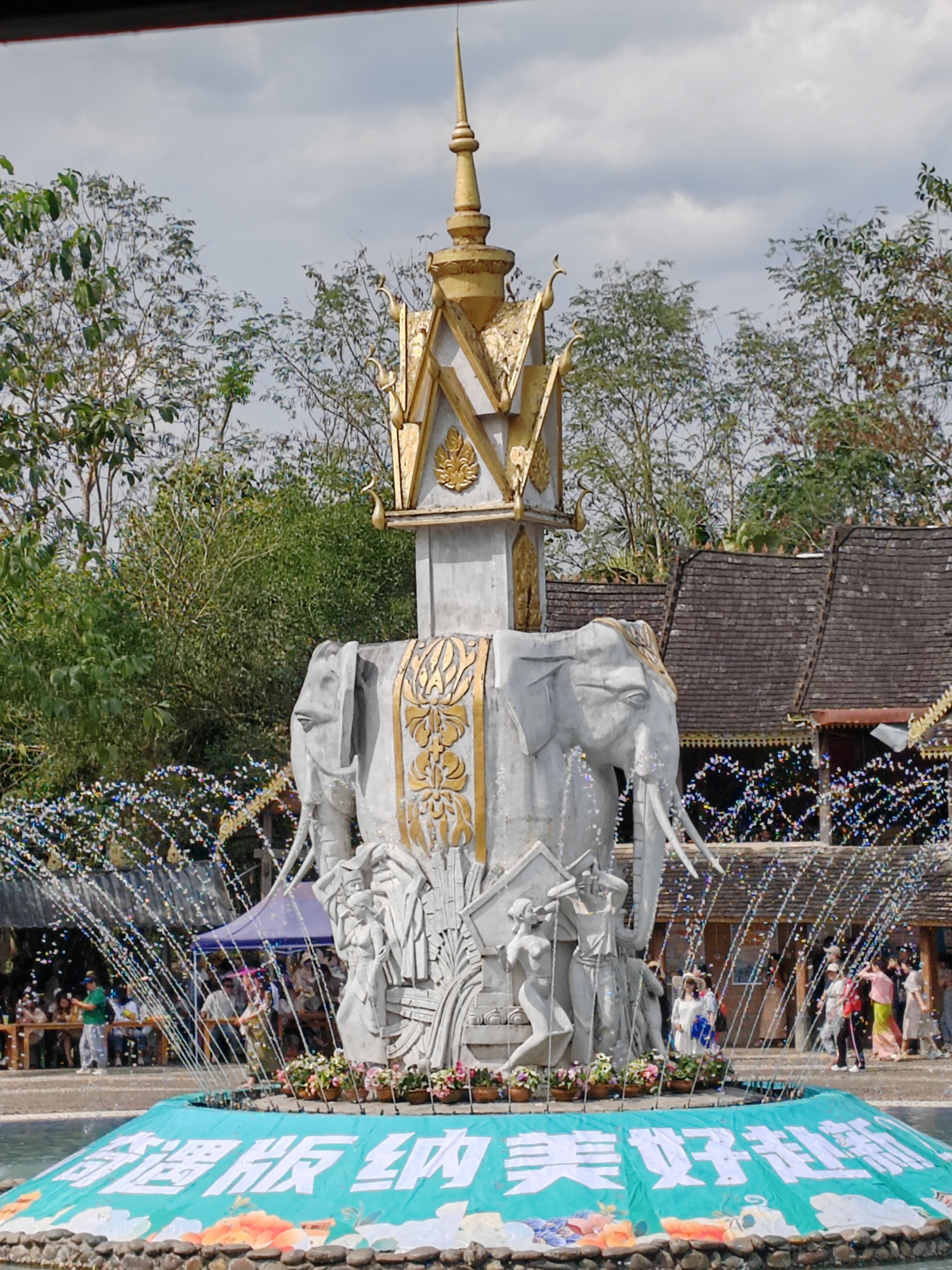 西双版纳傣族园8月泼水时间表,傣族园泼水节路线