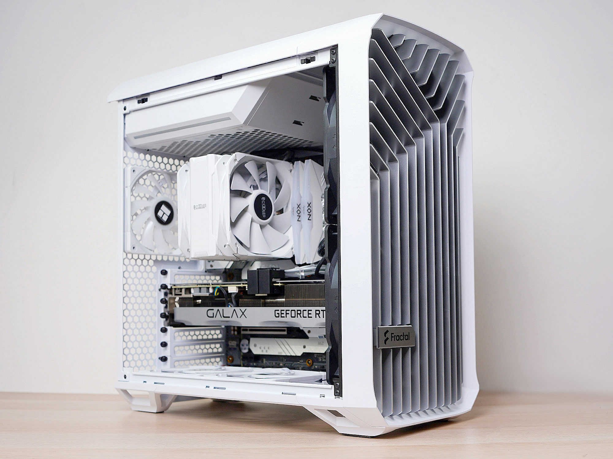 白银经典配色，最强风冷组合，能玩老头环，也是生产力的PC主机