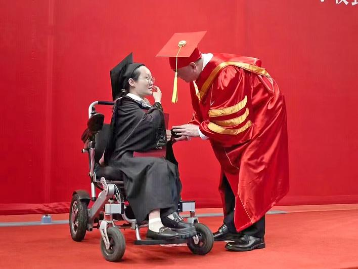 武汉华科大学毕业典礼讲话,武大华科举行毕业典礼