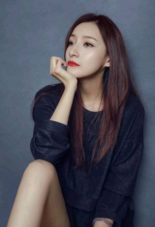 春晚新主持人马凡舒视频,春晚主持人马凡舒妆容解析