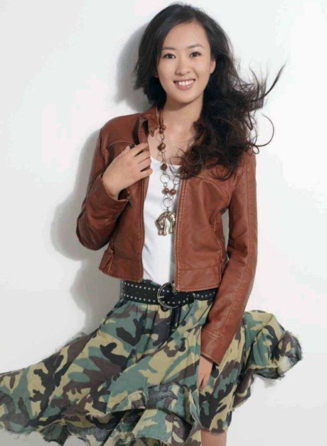 “资本大鳄”王冉：51岁娶小17岁童瑶，凭一己之力“捧红”娇妻