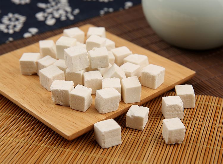 喉咙有异物中医叫梅核气,喉咙异物感老有痰在中医怎么看