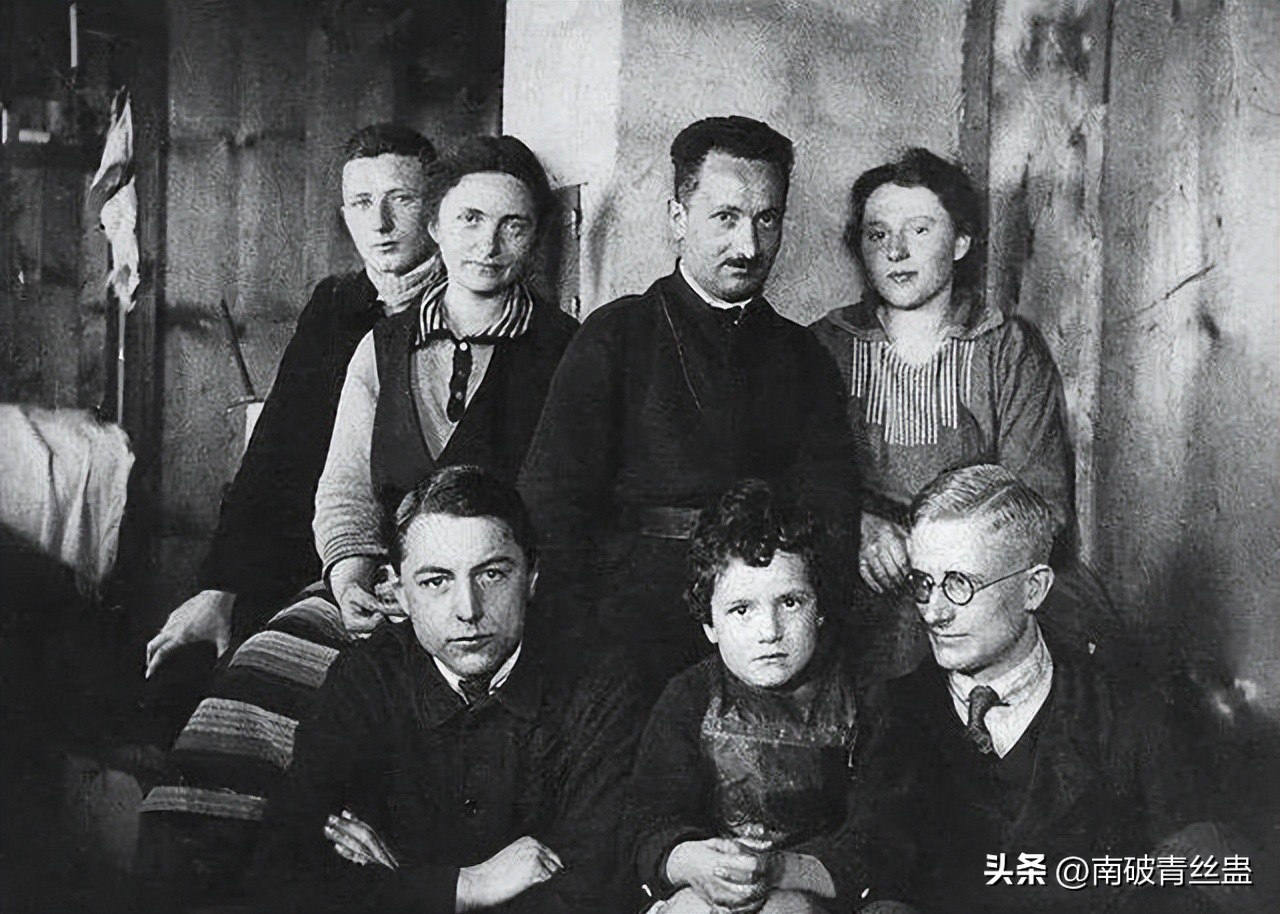 探讨美术作品所蕴含意义,美术作品中的人文意蕴