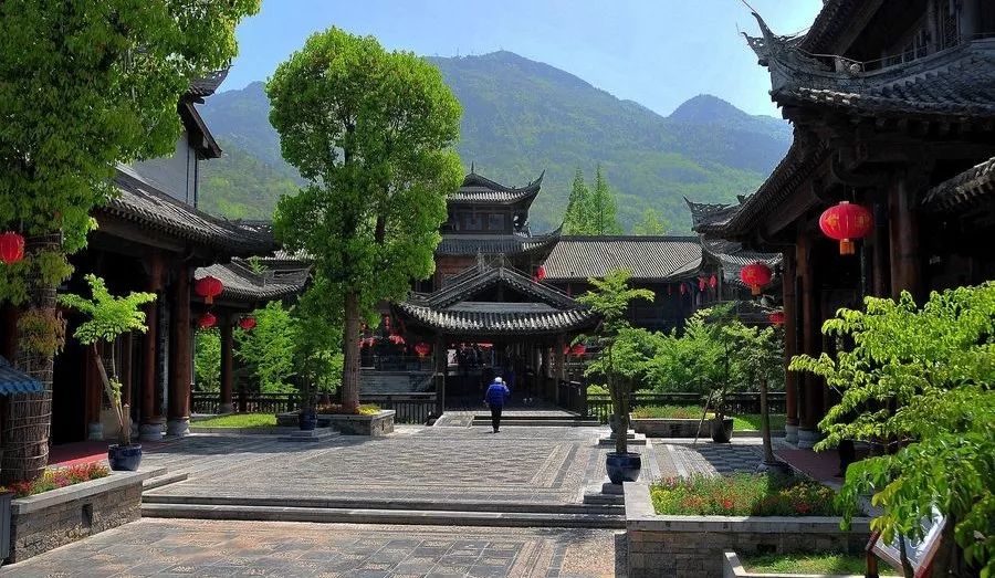 踏迹寻音:“东南佳山水武陵花雨深”的重庆黔江