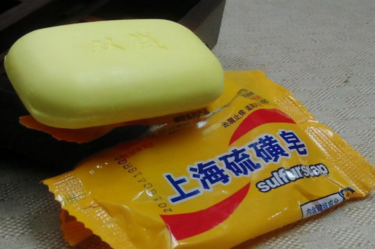 女子坚持用硫磺皂水洗头,一女子坚持硫磺皂洗脸半年变化图