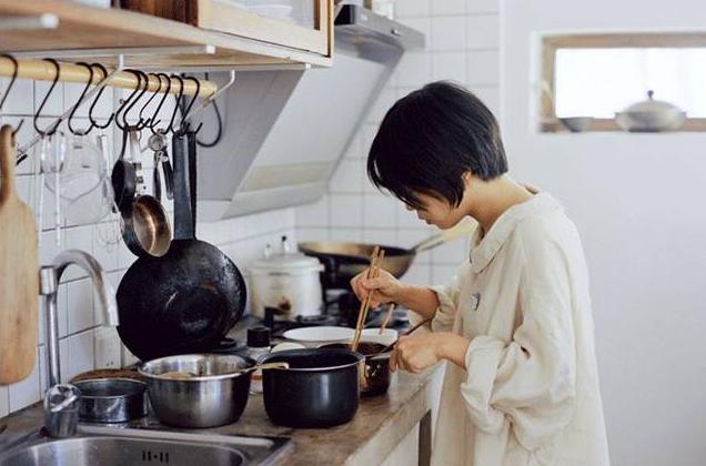 开成人小饭桌可行吗,小饭桌烧饭好干吗