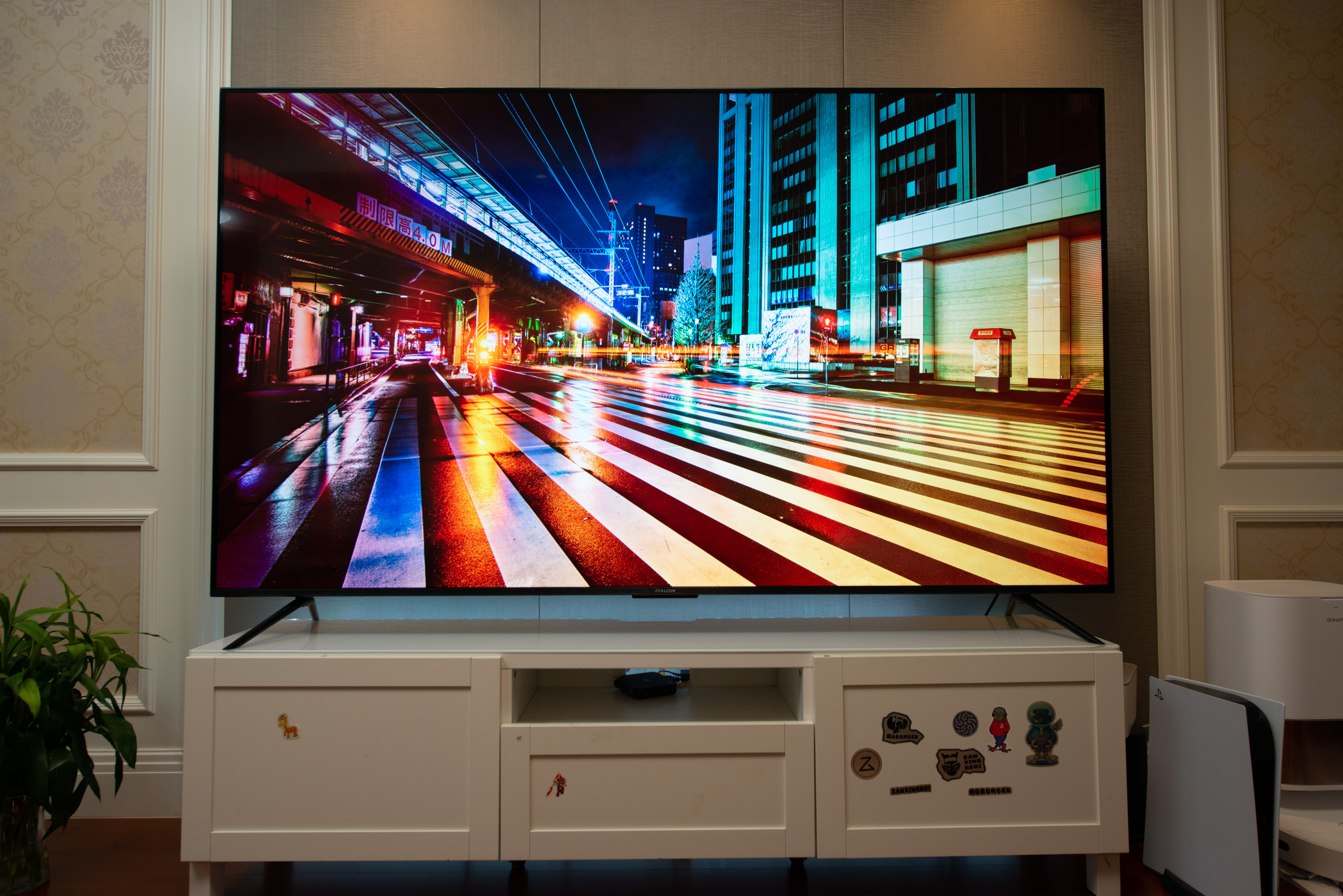 碎屏的电视机,家里电视碎屏了