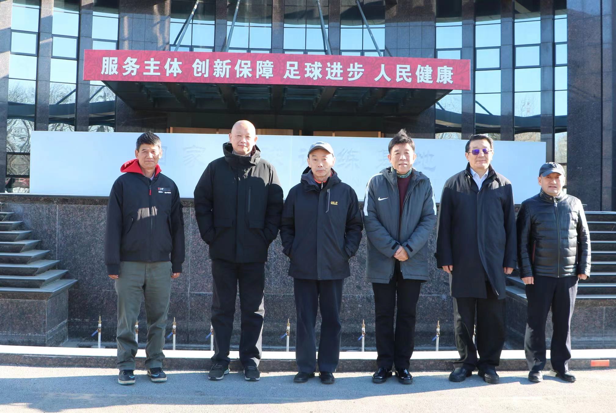 足协更衣室讲话,足协开会