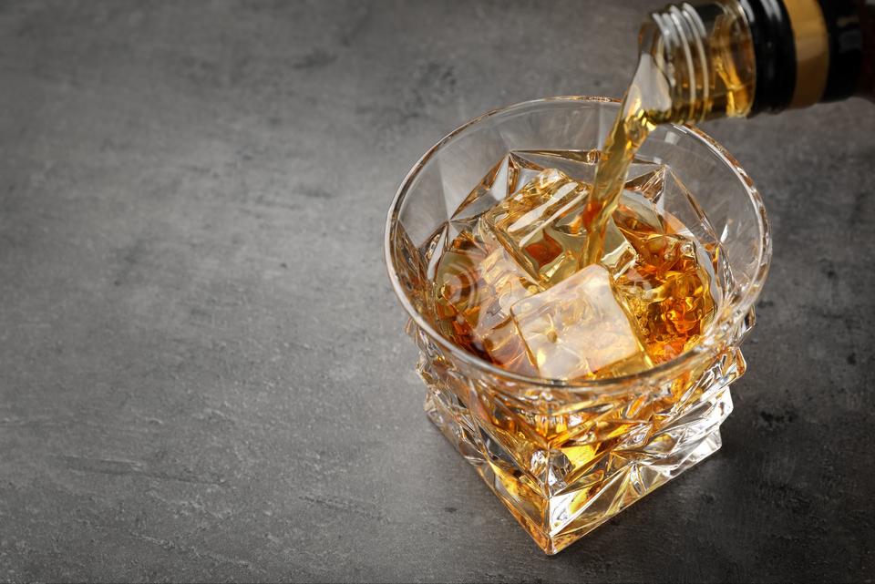 不要将你身边的*子婊**跟她相提并论（为你擦泪之99）