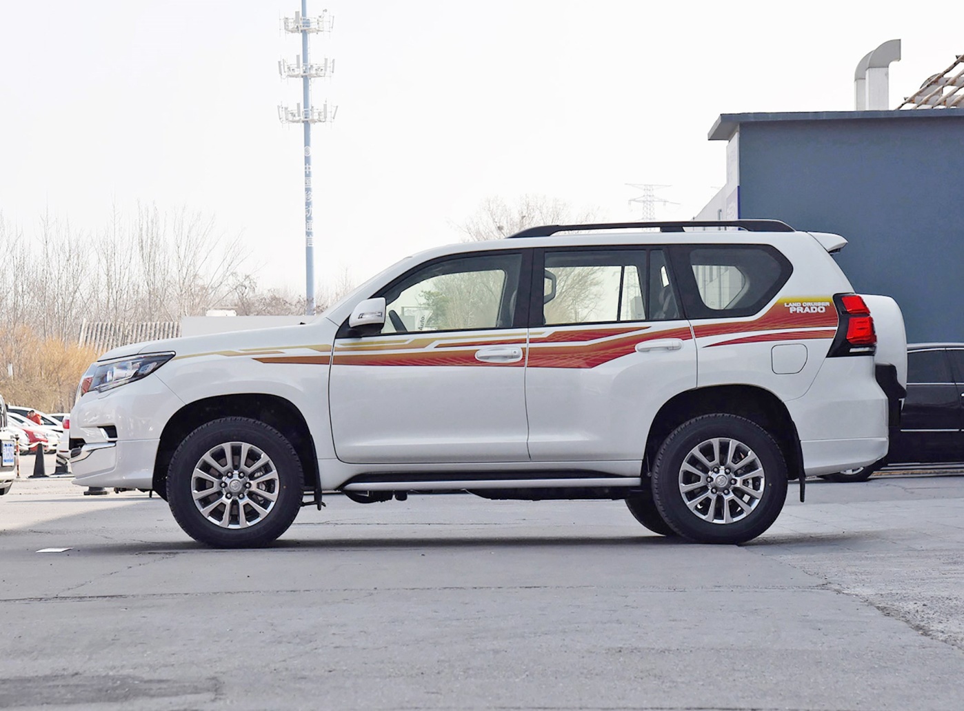 丰田霸道2023款报价及图片,丰田霸道2023款2.7落地价