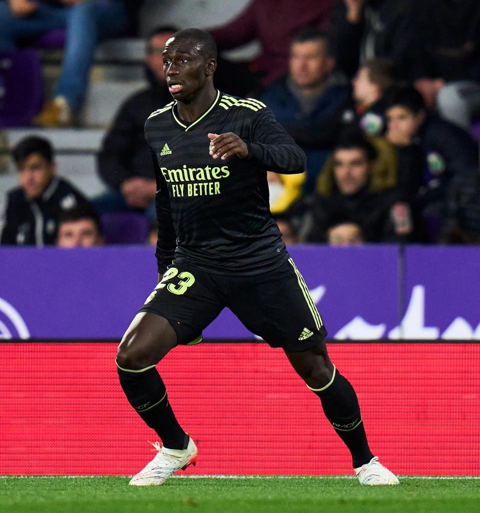 孙兴慜戴面罩参加训练,孙兴慜戴黑色面具出战