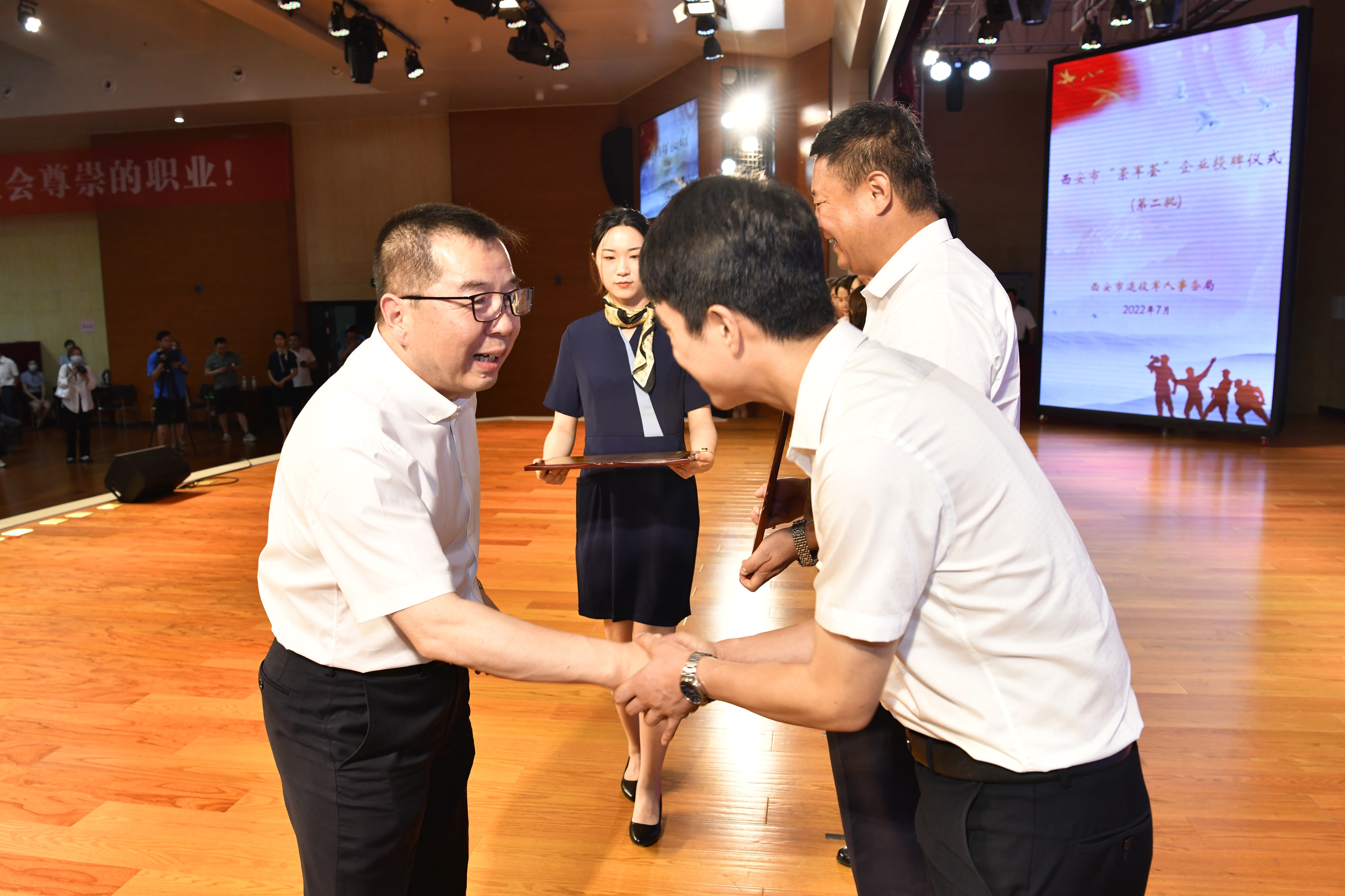 我市着力构建社会化拥军大格局,社会化拥军取得新成效