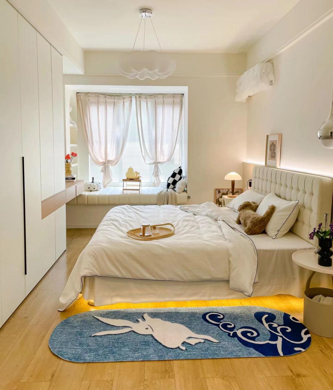 1.8米宽的床放在卧室是怎么样的,一米8的床实际床头留多大位置