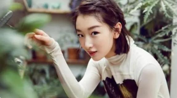 周冬雨妈妈与继父,周冬雨和父母相认