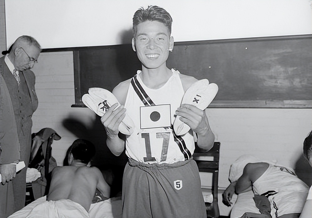 为什么亚瑟士和鬼冢虎用一样的标,亚瑟士为什么是跑步鞋