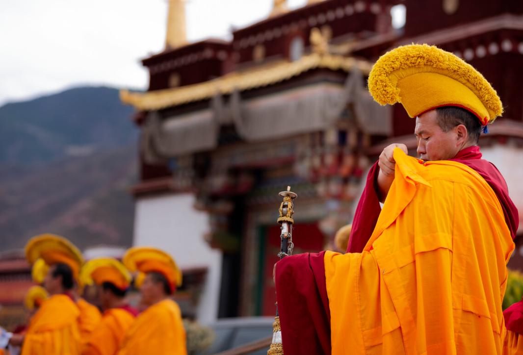 班禅制度，究竟是怎么来的?真相：源于宗喀巴创建的格鲁派和4大寺