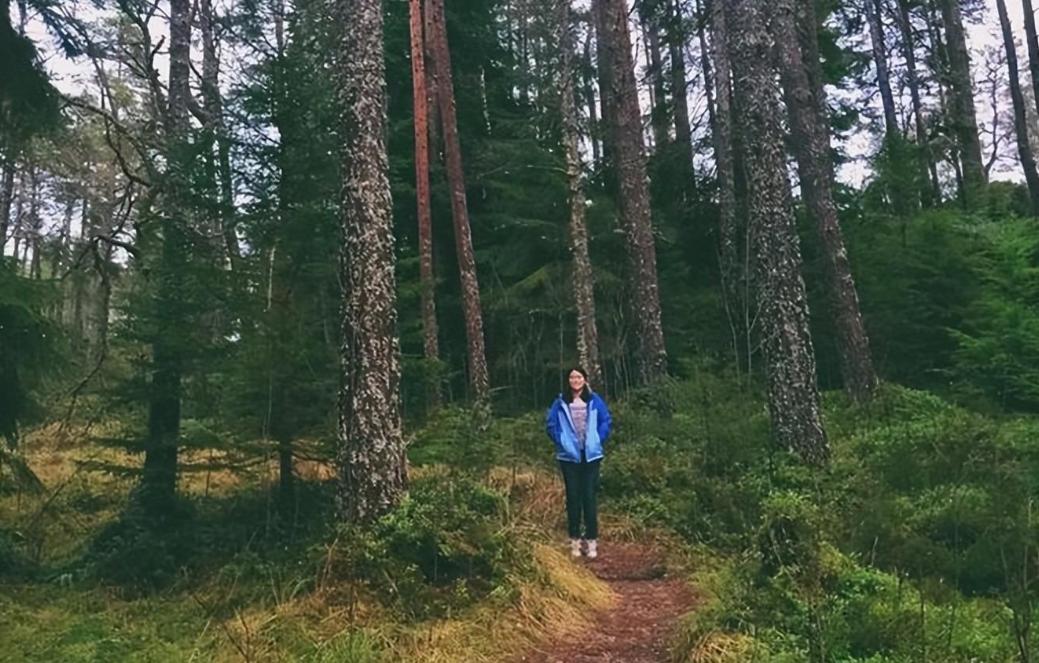 29岁女作家森林中好心指路，被15岁男孩性侵，律师：是她主动*引勾**