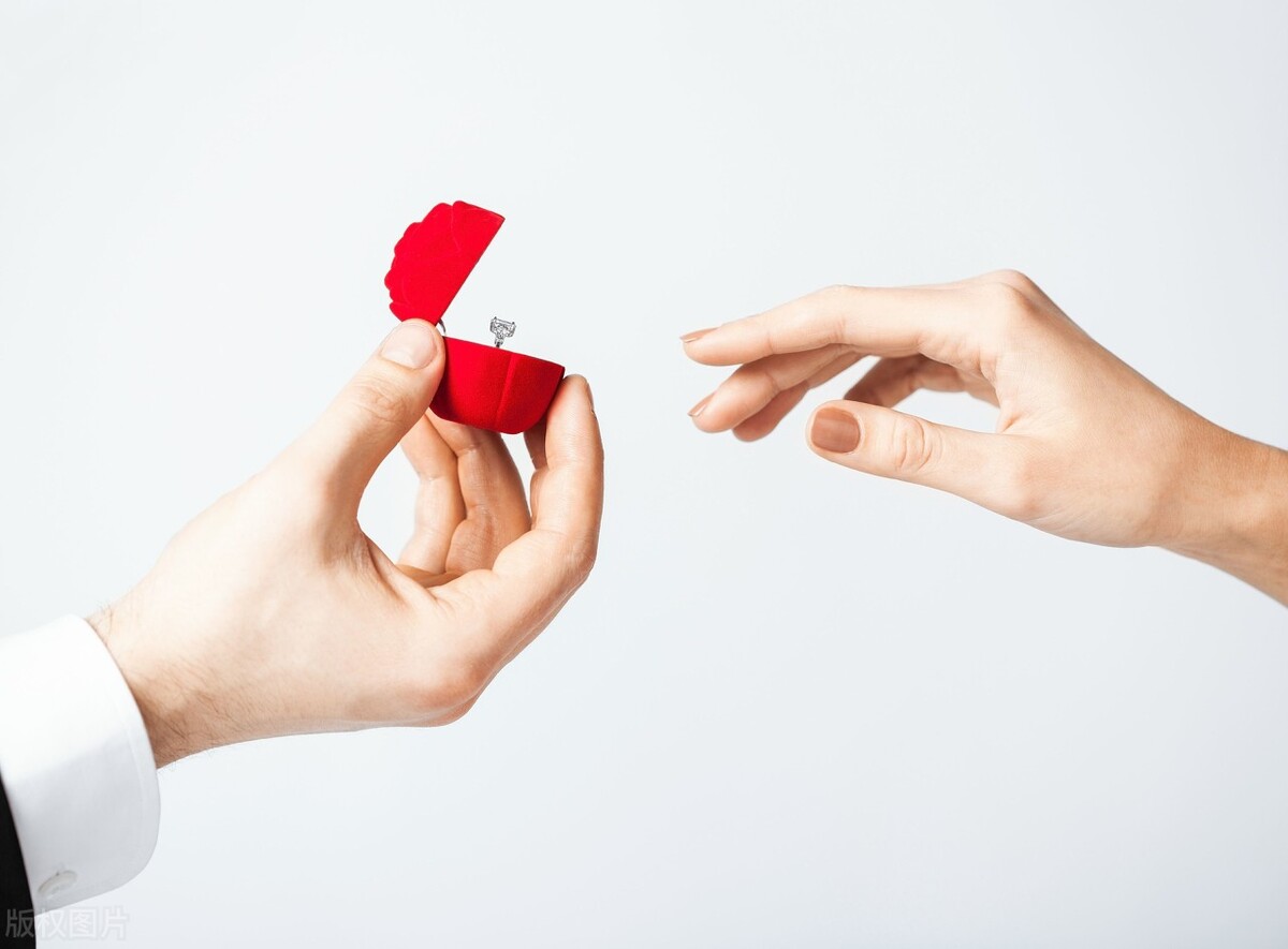 女子患尿毒症花费40万，丈夫却只负担1.8万？竟然3次提起诉讼离婚