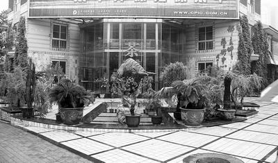 06年一专家出难题，以亿万家产作赌，却被普通电工破解，结局如何