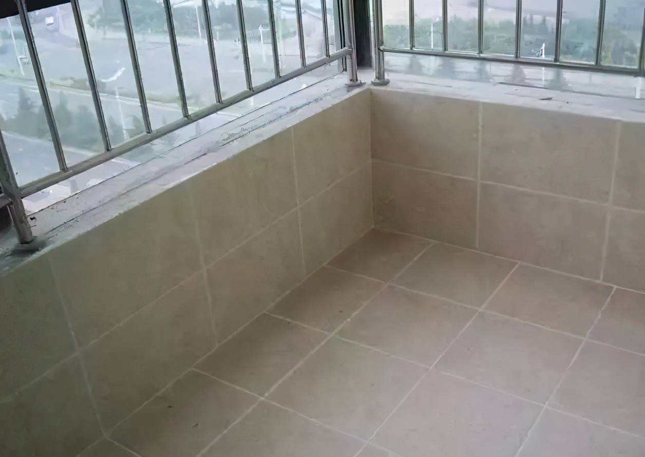 高层封阳台漏水怎样才能彻底解决,顶层阳台漏水怎么做防水