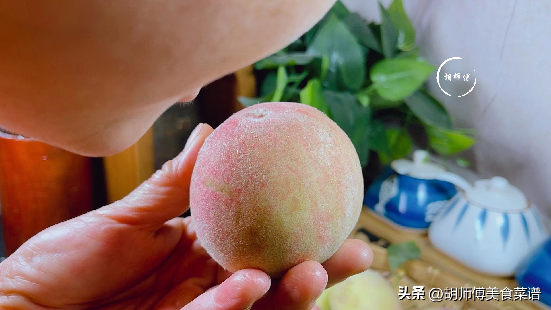 挑选桃子的正确方式,买桃子要买什么样的才甜