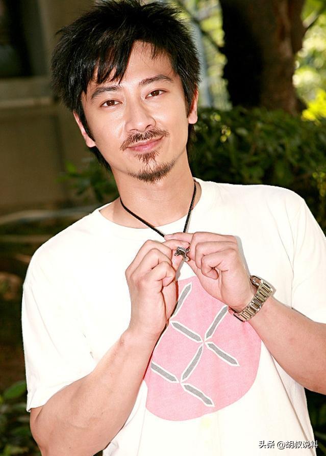 因一句：*鱼岛钓**是中国的，他惨遭封杀20年，如今复出依旧熠熠生辉