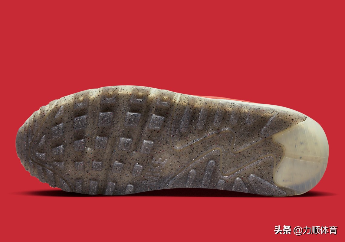 Nike环保AirMax90Terrascape以干净的“OffWhite/Red”二重奏出现