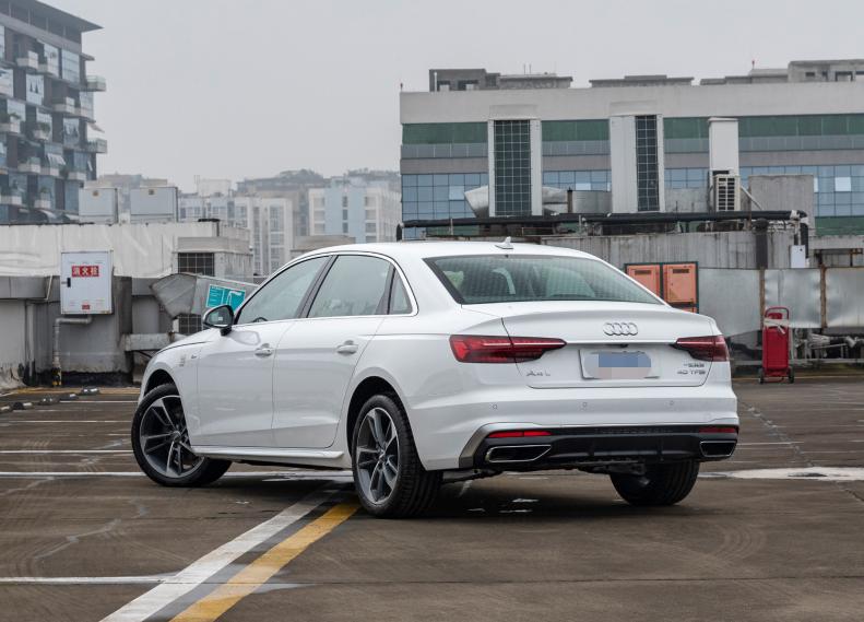 奔驰c宝马3系和奥迪a4l对比哪个好,30万预算买宝马3系还是a4