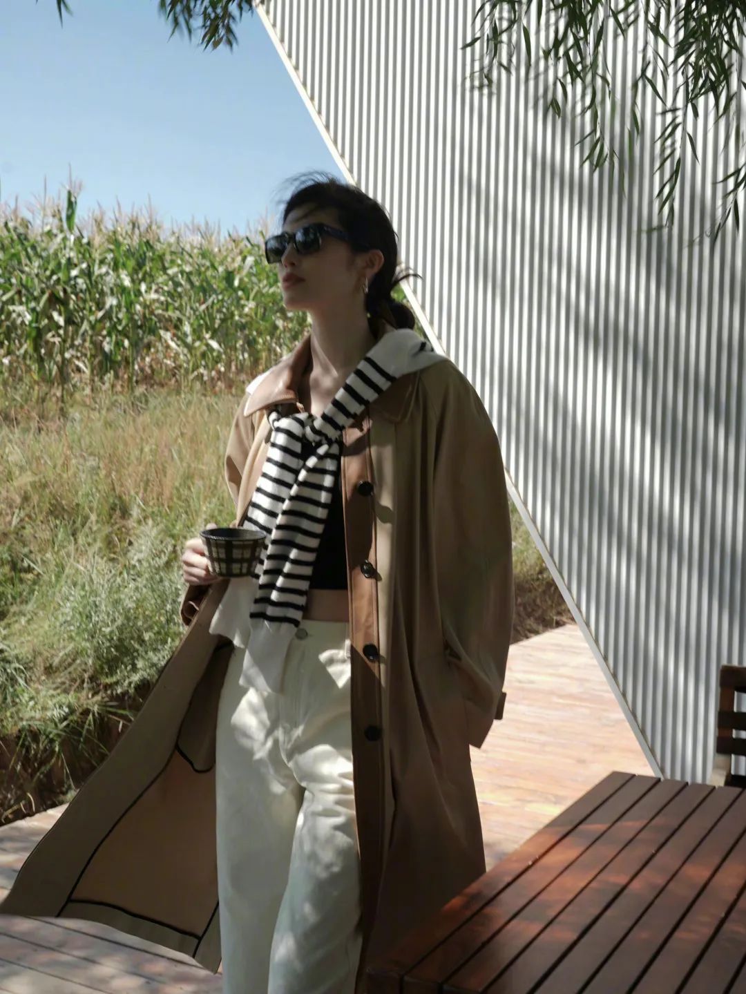 别再披头散发了教你一招秒变女神,今年别再披头散发了三款减龄发型