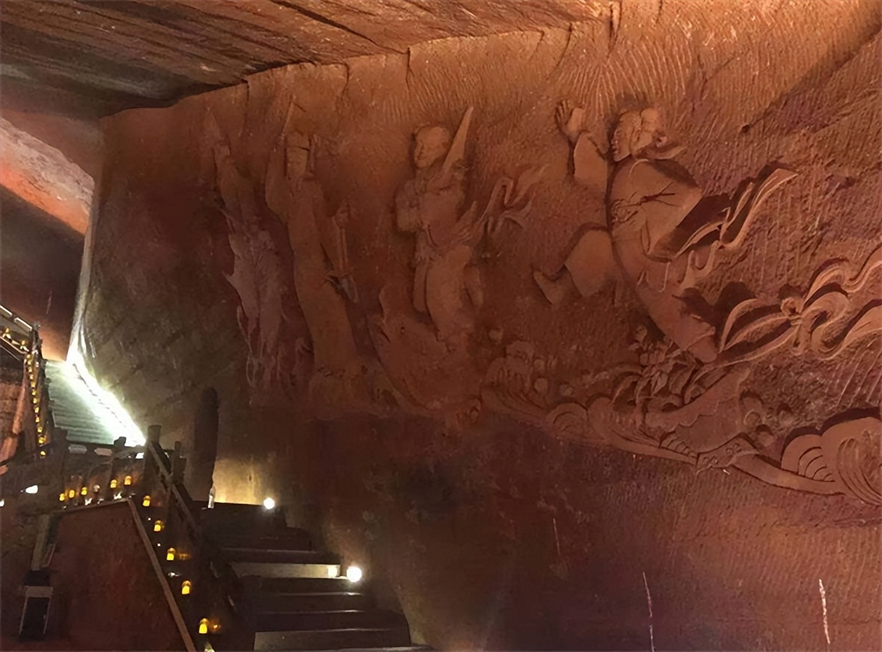 浙江水塘抽干发现宫殿,水潭被村民抽干后惊现千年宫殿