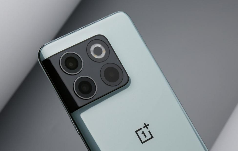 2022年1500元买旧旗舰还是新机,2019降价至千元的旗舰机