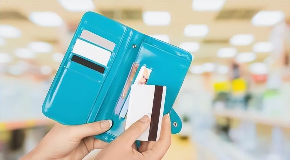 假货横行“割韭菜”,是真货暴利还是假货暴利