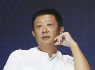 四川农村穷小伙，开火锅店暴富，逆袭成新加坡首富，凭啥？