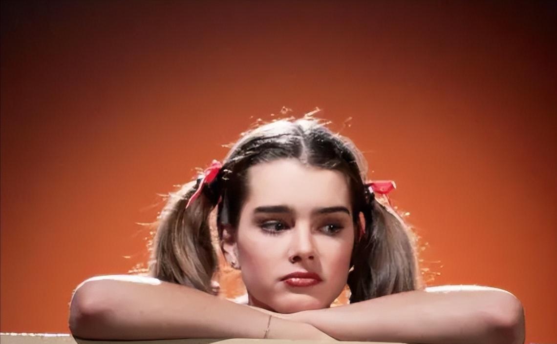 10岁她赤身露体，20岁又声称自己还是处女，“美国舒淇”裸照丑闻