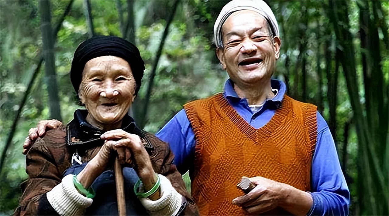 小伙带29岁寡妇隐居深山50年,19岁小伙与寡妇隐居深山50年