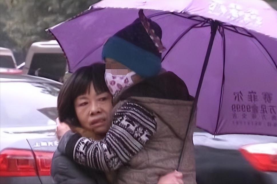 雇主患病双亡,雇主因病破产保姆求报恩