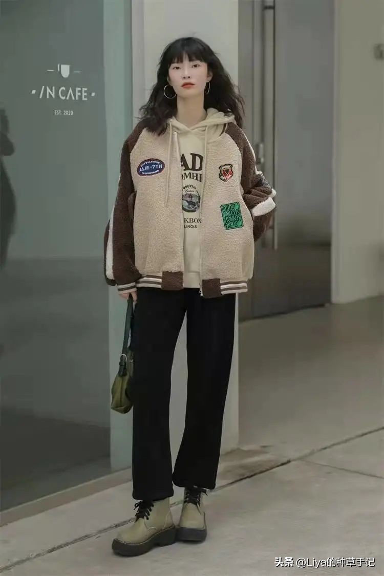 冬天穿什么长款外套保暖又时尚,秋冬厚外套这样选保暖又好看