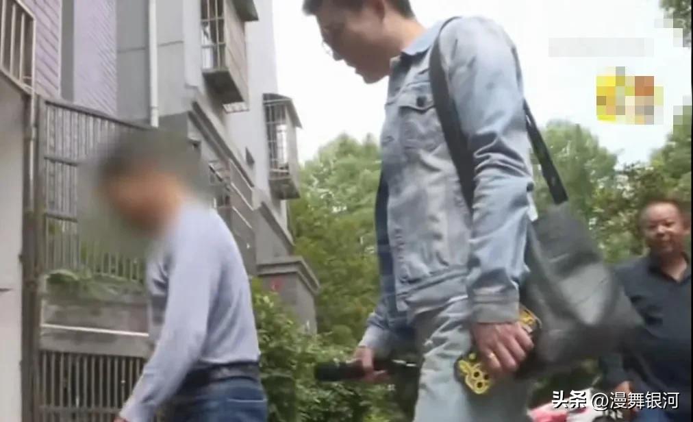 富豪娶四婚大妈，女儿无意发现继母秘密，怒骂：这是人做的事吗