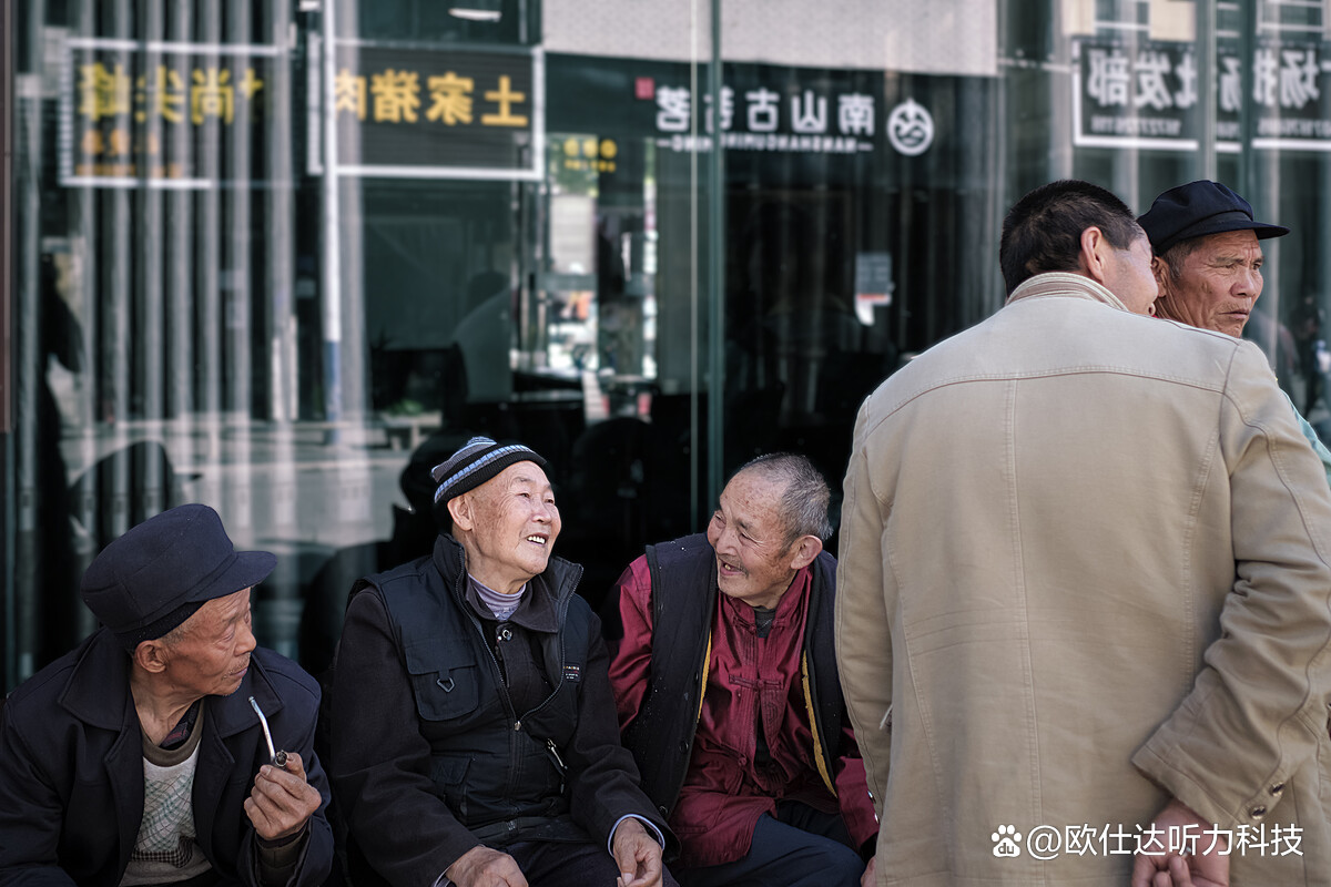 深耳道式助听器戴着堵吗,助听器堵耳效应有什么症状