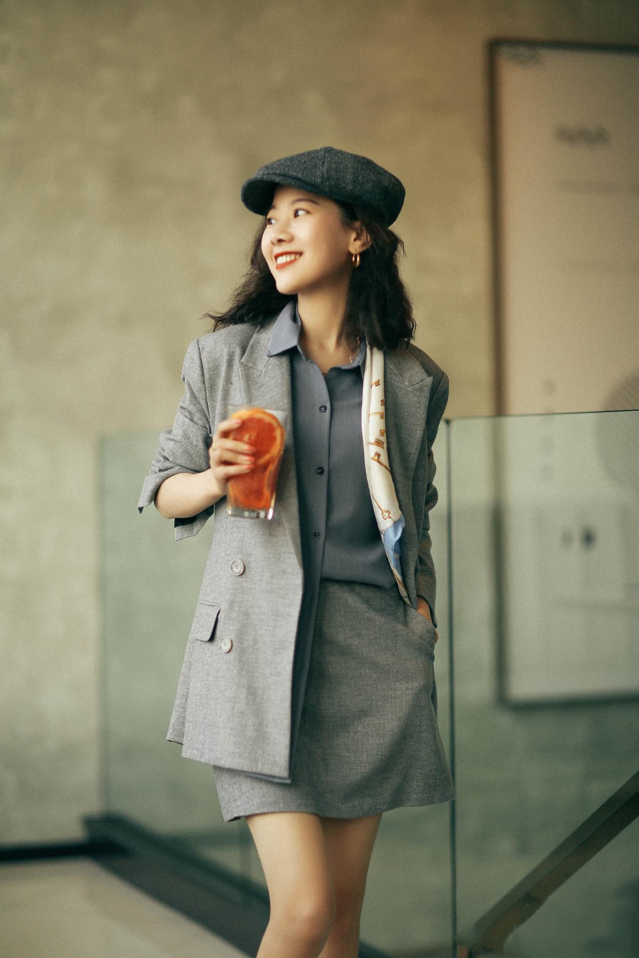 好看的丝巾穿搭,适合所有穿搭的丝巾