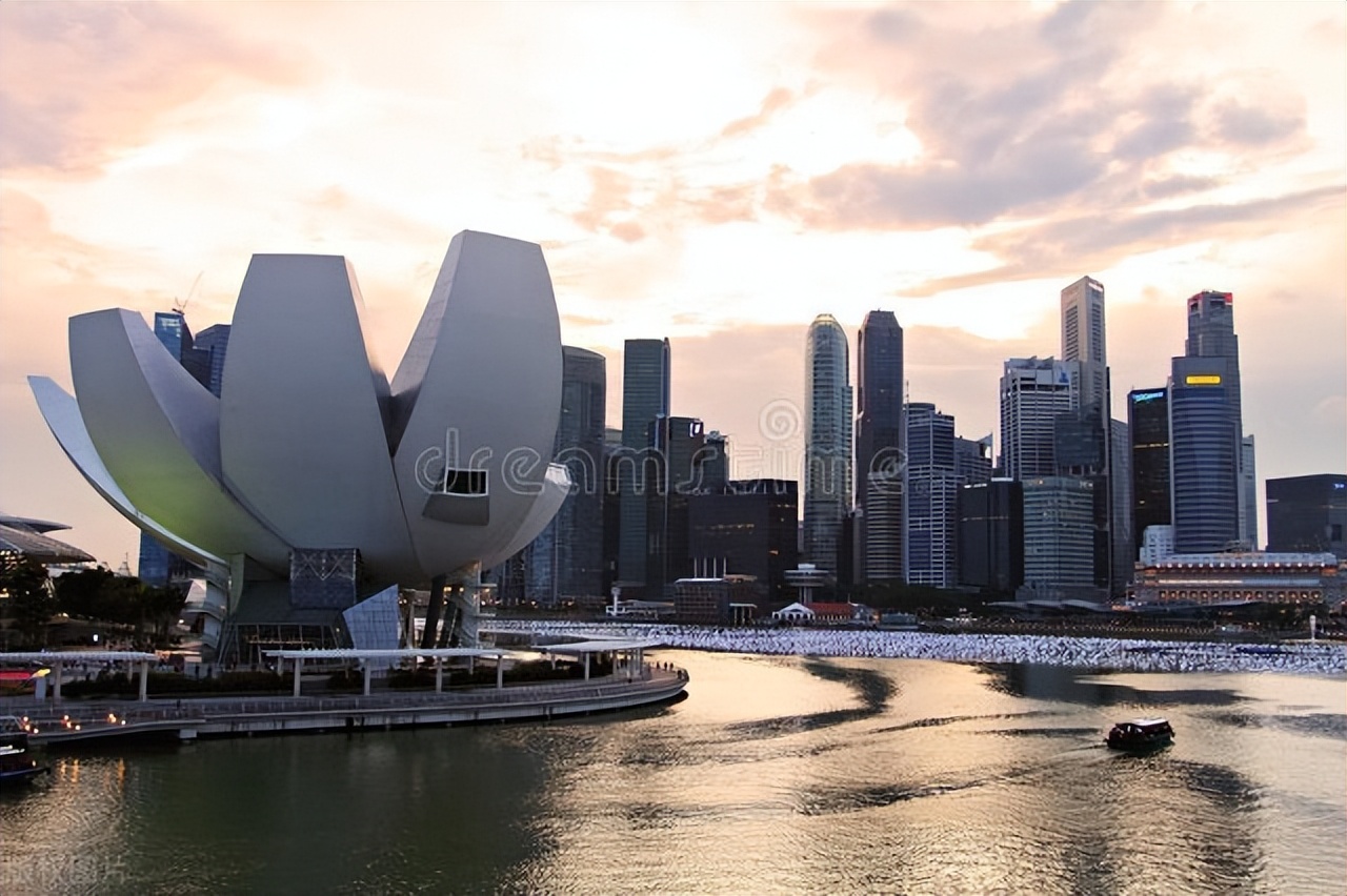 新加坡留学行李箱里的必备好物,2023年新加坡留学必备清单