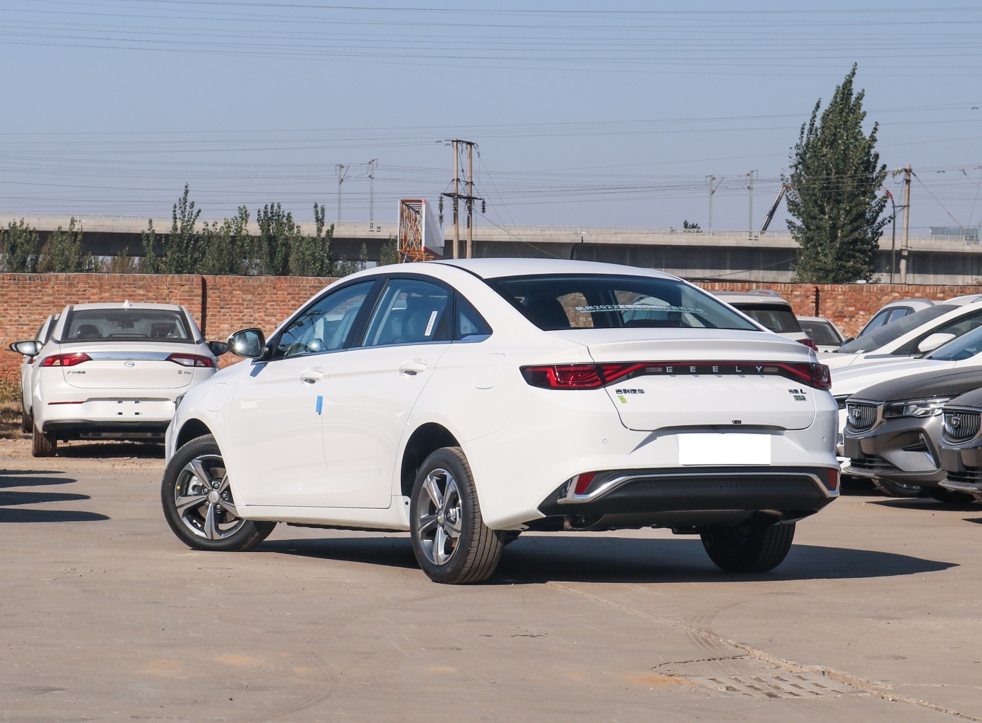 家用轿车建议选紧凑型车，看看这三款，省油，空间大，安全配置多